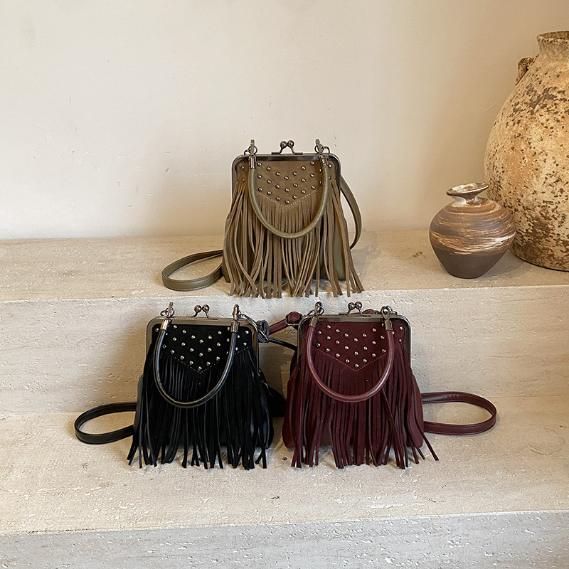 Women's Fashion Rivet Handheld - Women Bags Collection recension och pris